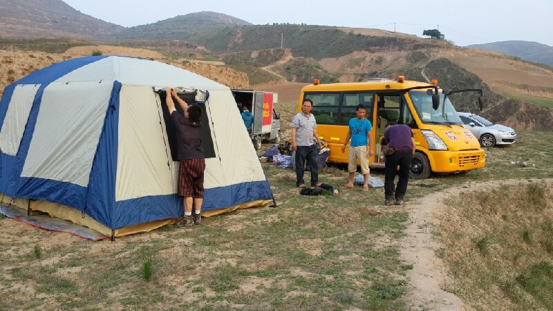 自愿者风餐露宿，，，，，，，天作帐，，，，，，，地当床